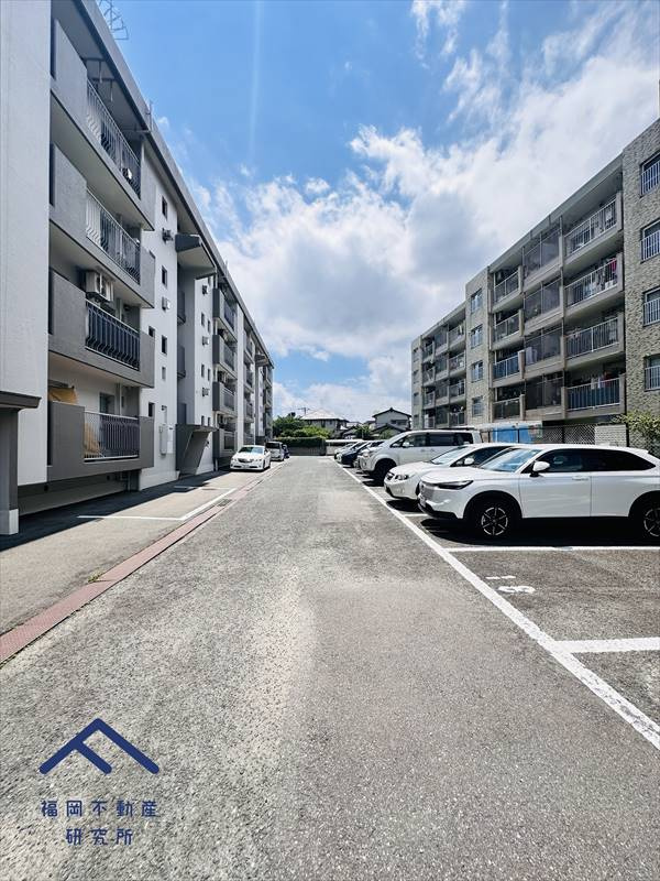 スコーレ雑餉の駐車場