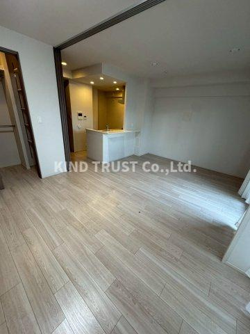 リビオレゾン梅田カサーレの居間・リビング|こちらの居間で趣味の時間をお楽しみください