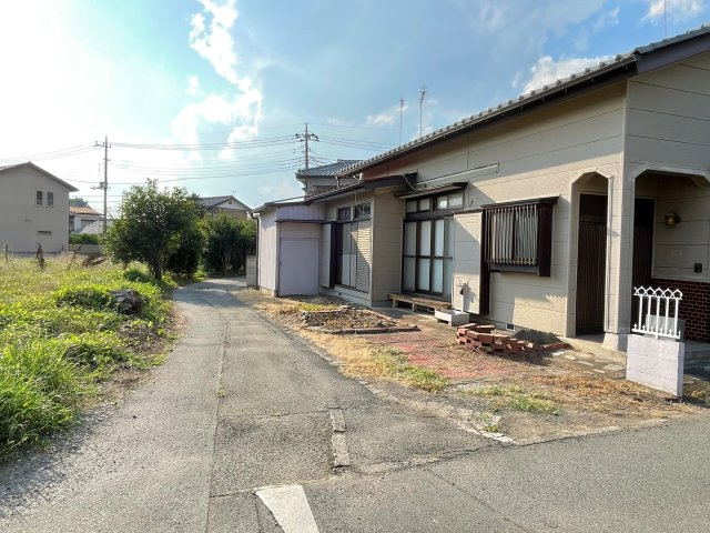 藤岡市藤岡　中古480の前面道路含む現地写真