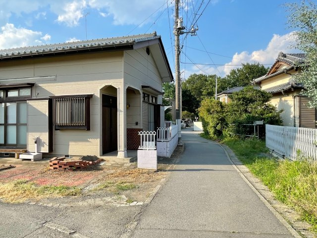藤岡市藤岡　中古480の前面道路含む現地写真