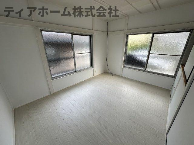 穴虫戸建の洋室