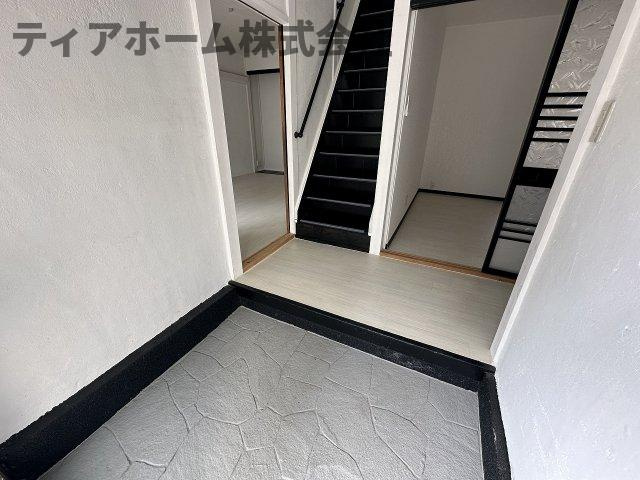 穴虫戸建の玄関