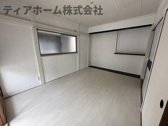 穴虫戸建の洋室