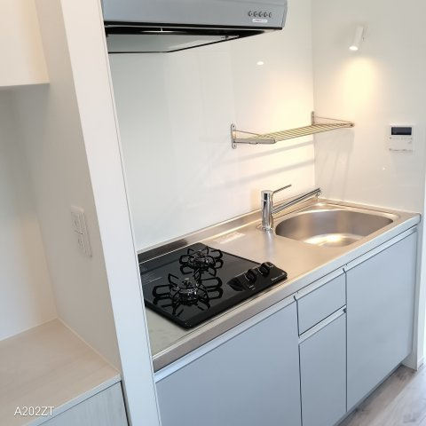 【キッチン】 | 本町スカイハウス | 二口コンロ、作業スペースつきなのでとても作業しやすく便利です
