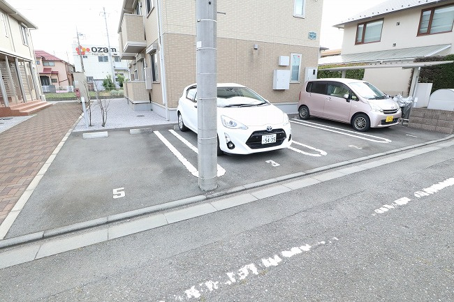 ルミニョンセパルAの駐車場