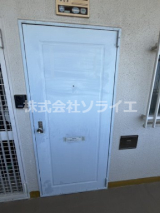 ニュー狭山マンションの玄関