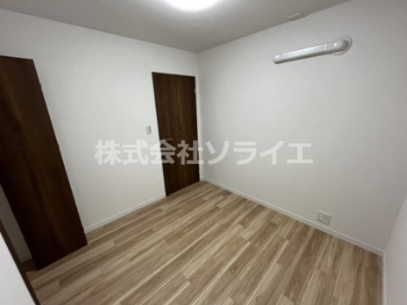 ニュー狭山マンションの洋室