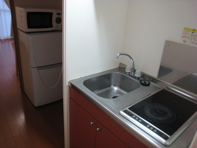 レオパレスメゾンドウエストのキッチン|コンパクトなキッチンで掃除もラクラク