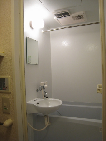 レオパレスメゾンドウエストの浴室|日々の疲れを癒すお風呂付です