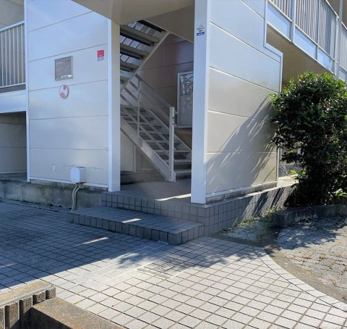 レオパレス沼南Ⅲのエントランス|落ち着いたエントランスです