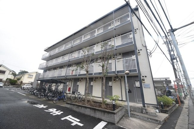 レオパレスブリリアントのエントランス