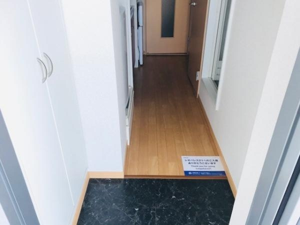 レオパレスブリリアントの玄関