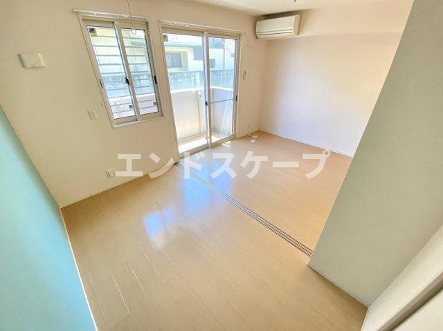 シュシュの居間・リビング|高崎、前橋エリアのお部屋探しはエンドスケープまで！お客様の理想お聞かせ下さい♪
クロスの色が異なる場合があります。