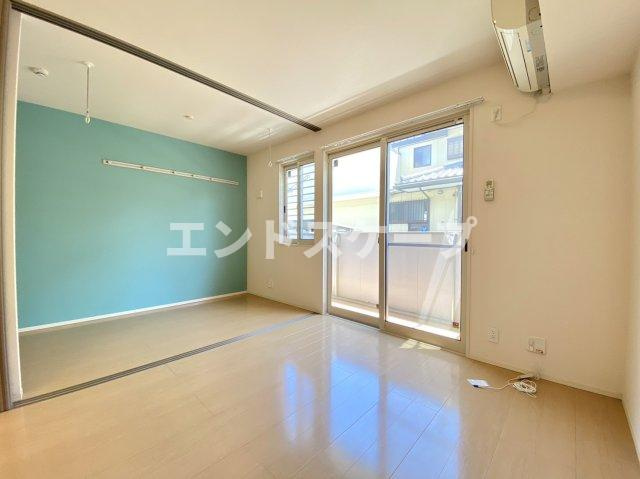 シュシュの居間・リビング|高崎、前橋エリアのお部屋探しはエンドスケープまで！お客様の理想お聞かせ下さい♪
クロスの色が異なる場合があります。