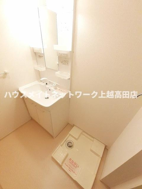 ラ・ルジュ・アンの洗面所|洗髪洗面化粧台・洗濯機置場