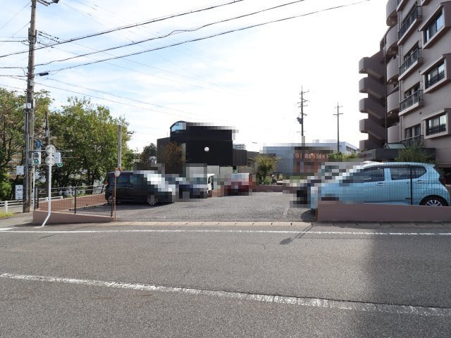 ユニーブル東岡崎の駐車場