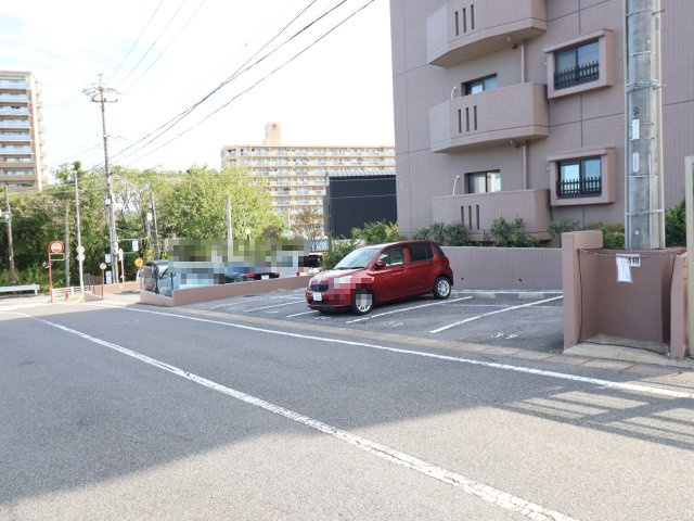 ユニーブル東岡崎の駐車場