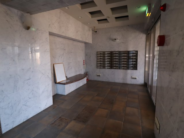 ユニーブル東岡崎のエントランス