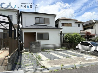 【外観】 | 加東市木梨　一戸建て | ☆リフォーム済み物件☆
駐車並列2台可能（車種による）！