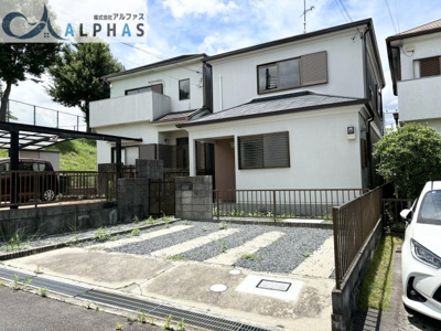 【外観】 | 加東市木梨　一戸建て | ☆リフォーム済み物件☆
駐車並列2台可能（車種による）！