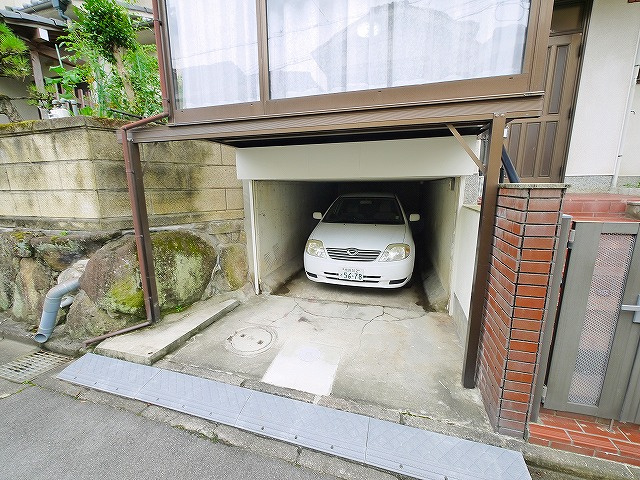 壱分町テラスハウスの駐車場