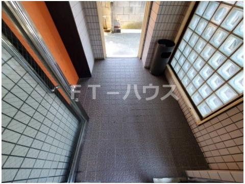 ウィンド津田沼 の玄関
