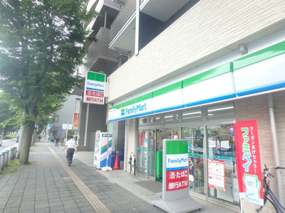 ファミリーマート大宮吉敷町店まで300ｍ
