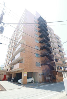 【外観】 | フルリフォーム済みで、気持ち良く新生活を始められます♪
西鉄大橋駅まで徒歩4分。駅周辺は商業施設が充実していて、とても生活しやすい環境です