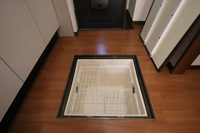 備蓄品の収納にも便利なウォークインクローゼット