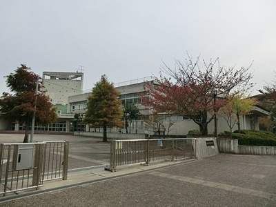 横浜市立並木中学校まで1600ｍ