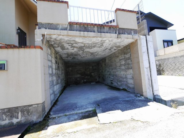 西大池1丁目戸建の駐車場|車高194ｃｍまで（サイズ現地要確認）