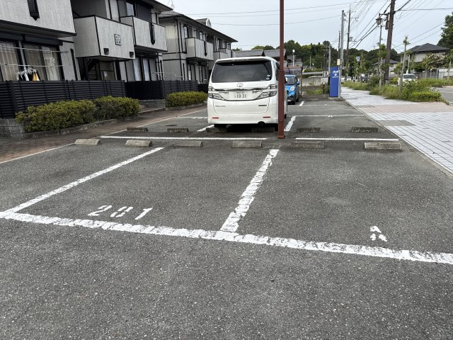 サンハイツC棟の駐車場