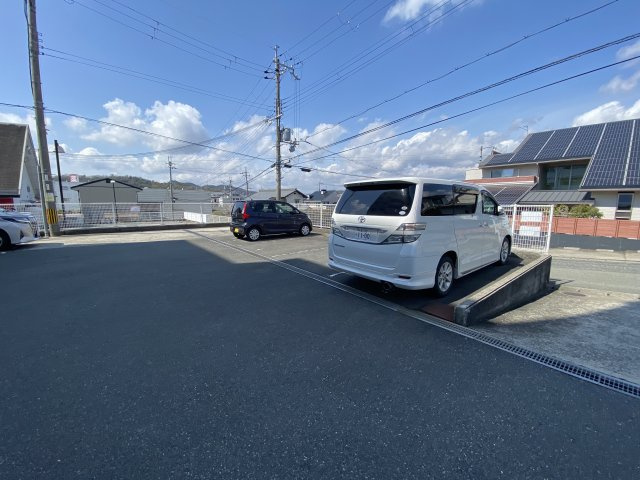 ハイツ赤坂（管理）の駐車場