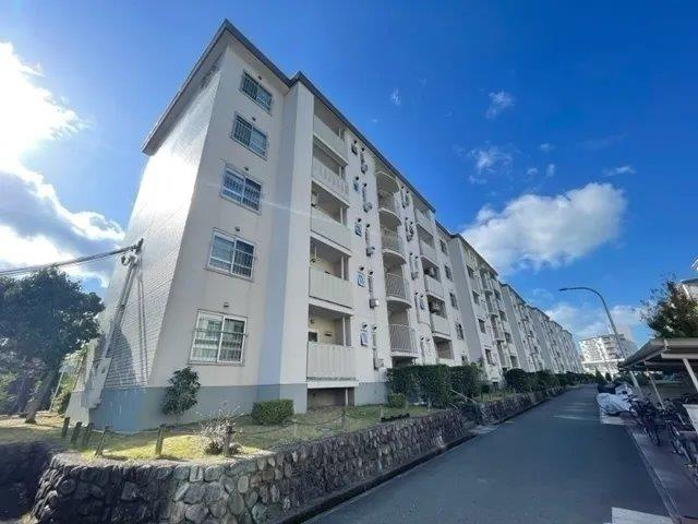 藤阪ハイツD6棟の外観|新しい生活にいかがでしょうか？外観はお住まいの顔になります。こだわりたいポイントですね。水回りリフォームやリノベーションも承ってます。
■現地見学・資金計画相談・住宅ローン相談もお問合せ受付中■