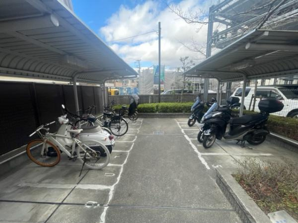 グランアッシュ寝屋川シティノースリッジの駐輪場|自転車　バイク置き場
■物件内覧・資金計画相談・住宅ローン相談、リフォーム相談、お問合せ受付中■
※当日・翌日のご内覧、ご相談はお電話でのお問合せがスムーズです！