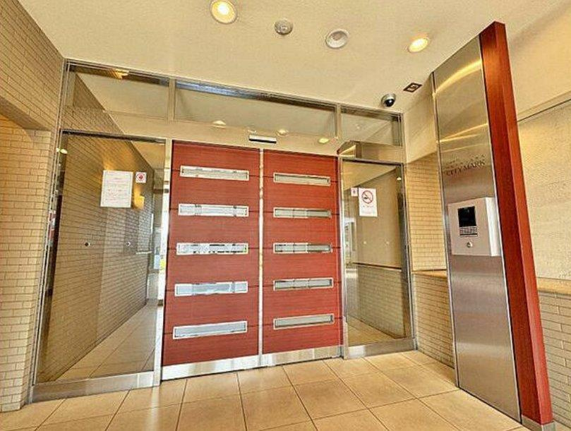 グランアッシュ寝屋川シティノースリッジのエントランス|エントランス
■物件内覧・資金計画相談・住宅ローン相談、リフォーム相談、お問合せ受付中■
※当日・翌日のご内覧、ご相談はお電話でのお問合せがスムーズです！