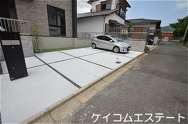 新築住宅　ＯＮＥＨＯＵＳＥ　中の原2丁目の駐車場