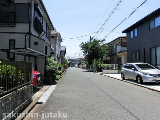 作新台２丁目　売地の前面道路含む現地写真|作新台２丁目　売地　解体更地渡し　建築条件なし　約43.5坪の整形地　南東側5.9ｍ公道面　間口約11.5ｍ