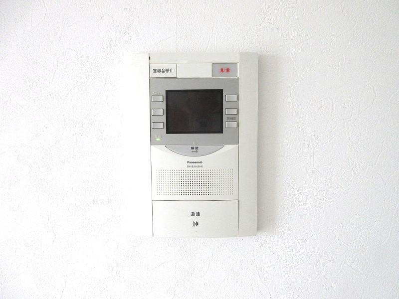 ホーユーパレス寝屋川のセキュリティ|TVモニター付きインターフォン
■物件内覧・資金計画相談・住宅ローン相談、リフォーム相談、お問合せ受付中■
※当日・翌日のご内覧、ご相談はお電話でのお問合せがスムーズです！