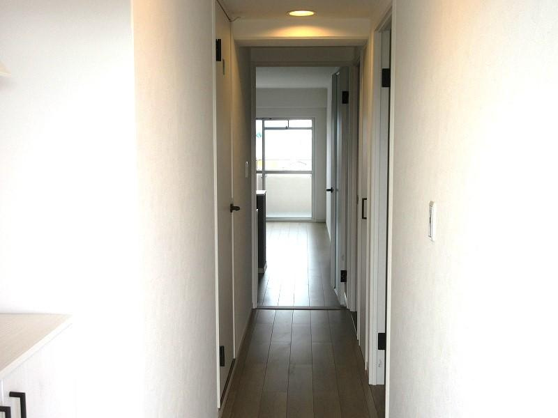 ホーユーパレス寝屋川のその他|廊下
■物件内覧・資金計画相談・住宅ローン相談、リフォーム相談、お問合せ受付中■
※当日・翌日のご内覧、ご相談はお電話でのお問合せがスムーズです！