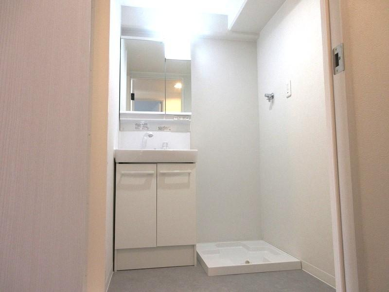 ホーユーパレス寝屋川の独立洗面台|洗面化粧台　洗濯機置き場
■物件内覧・資金計画相談・住宅ローン相談、リフォーム相談、お問合せ受付中■
※当日・翌日のご内覧、ご相談はお電話でのお問合せがスムーズです！