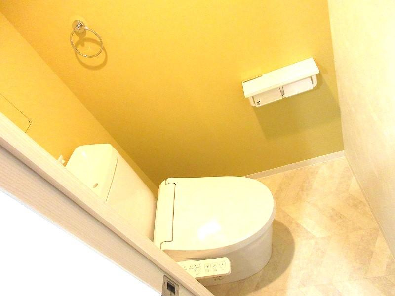 ホーユーパレス寝屋川のトイレ|温水洗浄便座
■物件内覧・資金計画相談・住宅ローン相談、リフォーム相談、お問合せ受付中■
※当日・翌日のご内覧、ご相談はお電話でのお問合せがスムーズです！