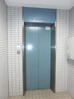 【その他共用部分】 | エレベーター付き！荷物の多い日や疲れた日でも、7階までラクラク上がれます☆