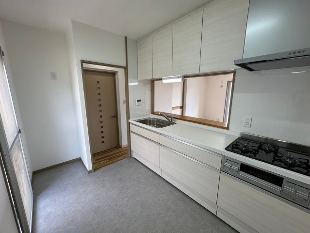 コレツィオーネ東山南棟のキッチン|対面式キッチンはリビングで過ごす家族とコミュニケーションをとりながら家事ができるので奥様に喜ばれます♪