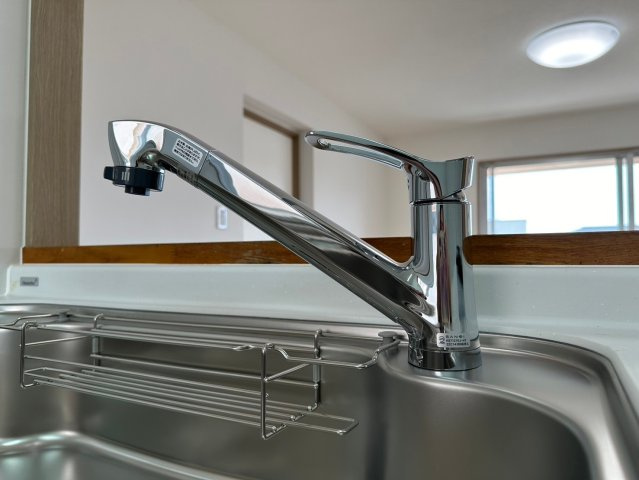 コレツィオーネ東山南棟の設備|引き出し式のヘッドになっていてシンクのお掃除も楽々♪
