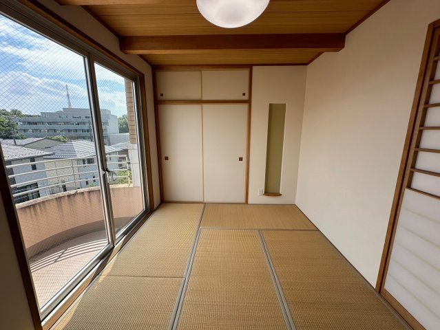 コレツィオーネ東山南棟の和室|押入付きの和室。布団の出し入れもすぐにでき、お子様のお昼寝や来客のお泊りにもすぐに対応ができます！