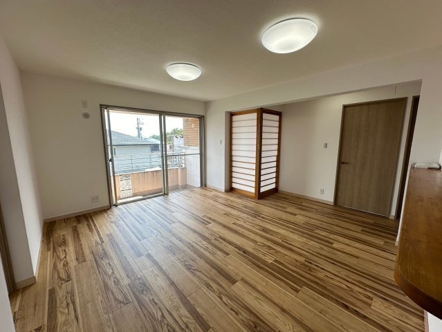 コレツィオーネ東山南棟の居間・リビング|南東角住戸につき陽当たり良好！