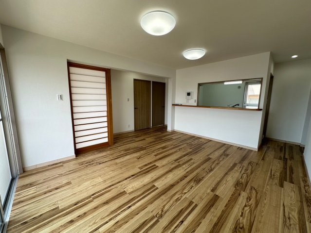 コレツィオーネ東山南棟の居間・リビング|陽当りの良い南側リビング♪