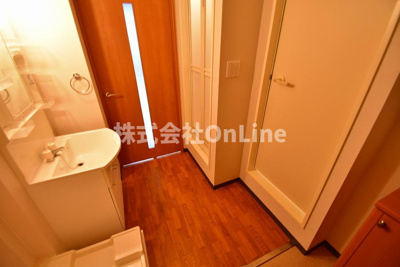 【玄関】 | アヴァンセクール近畿大学前