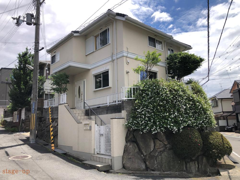 成田東町　中古一戸建ての外観|新しい生活にいかがでしょうか？外観はお住まいの顔になります。こだわりたいポイントですね。外壁塗装や屋根塗装のご相談も承っております。
■現地内覧・資金計画相談・住宅ローン相談もお問合せ受付中■